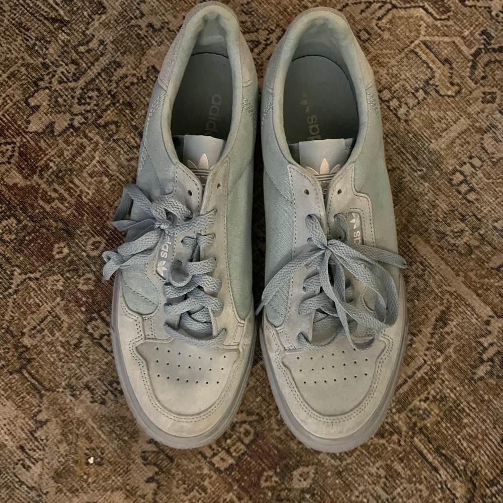 Adidas Sneakers